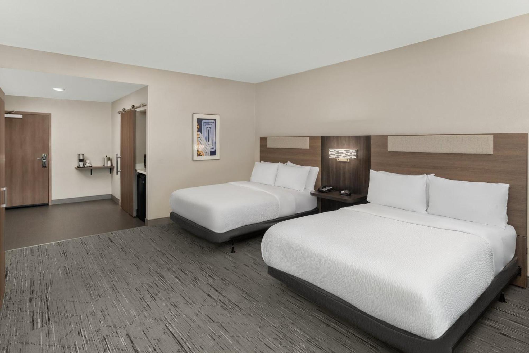 Express - West - Univ Area 3*
