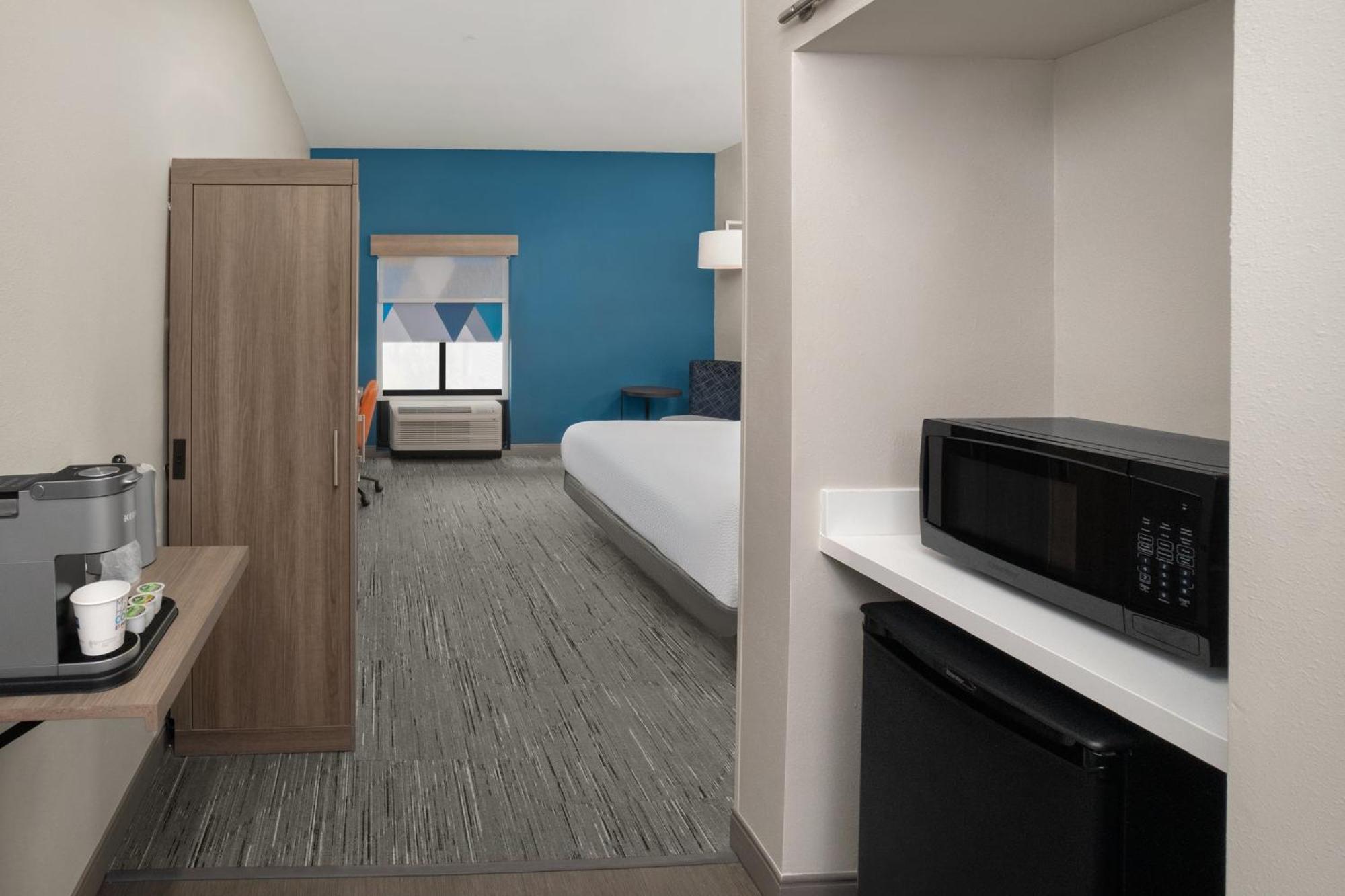 Express - West - Univ Area 3*